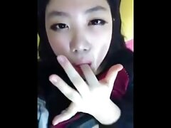 Une latina joue au jeu pendant video mateur x que son copain la baise
