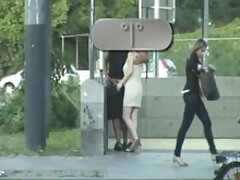 Les video sexxe blondes aux gros seins se lèchent de manière séduisante