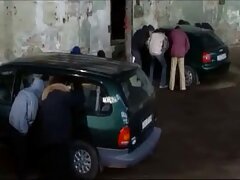 Une video porno hard francaise blonde plantureuse avec de gros faux seins se fait défoncer dans le parc