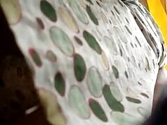 Une xxx video française fille blanche perd un pari et doit baiser deux mecs avec de grosses bites