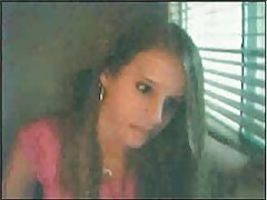 Un homme en chaleur frappe un cul attrayant et baise la chatte humide d'une nana vidéos porno gratuites latina