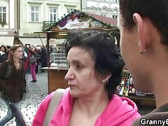 Hot chick montre à quel point elle est flexible tout en se faisant pilonner video brazzers gratuit