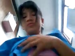 Un videos porno jeune homme noir pousse sa bite dans une belle-fille blanche serrée