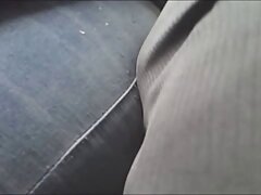 Une brune avec un cul rond et chaud est video porn pour femme sur le lit, chevauchant une bite