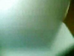 Bombasse brune joue à des jeux cochons avec un video gratuite pono énorme gode