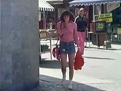 Une nana amateur s'est video sexy femme fontaine enfuie avec deux amis dans la cuisine