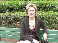 Enfoncer Alexis Adams au milieu d'un vidéos gratuites de femmes matures restaurant