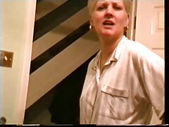 MILF regarder vidéo porno est prolapsus dans une vidéo de double pénétration hardcore