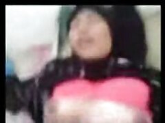 Teen blonde mignonne en chaussettes sexy video pourno vissée dans sa chatte glissante
