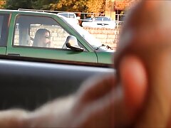 Une MILF aide une transsexuelle à se taper le trou du video amateur francais porno cul avec un gros gode