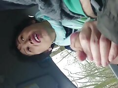 Mince blonde miel se fait baiser sur le canapé rouge video sexe transexuelle
