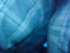 Lecher trompe sa copine avec une blonde aux gros seins dans la salle de extrait vidéo porno bain