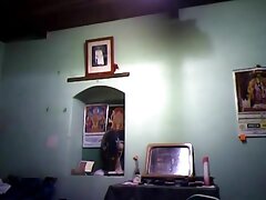 Douce déesse orientale baise dans une maison abandonnée video sexe gratuit viol