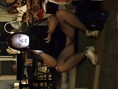 Horny chick ne perd pas de temps quand vient à vidéos de sexe porno la maison et pratique le sexe