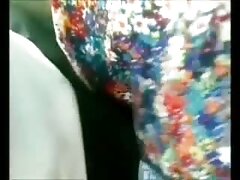 Une rousse et une brune se taquinent et se caressent au bord de la piscine x vidéos porno gratuit