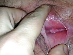 Douce video xxx gratuit blonde joue avec les lèvres de sa chatte ici
