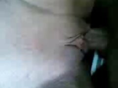 Une blonde se masse la chatte et porno vidéos de il y a un sourire sur son visage