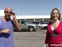 Une fille avec un beau video sexe amateur streaming corps ressent de l'amour dans sa chatte humide