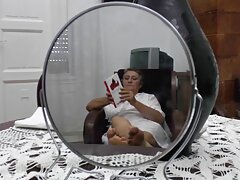 Une blonde streaming porno ado qui aime la bite se fait prendre sur le canapé par un mec