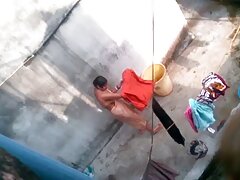 MILF chaude video porno gratuit sur le net avec des fesses immenses et des seins ronds se fait bien défoncer