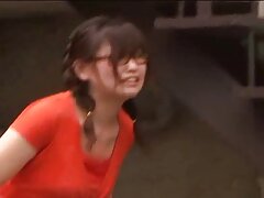 Une petite video de sexe tu kiff chose sexy pousse une carotte dans son vagin