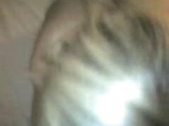 Des filles porno plantureuses sexe amateur vidéo se font mettre au lit par son érection raide