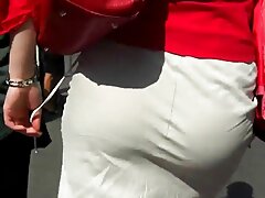 L'appel de courtoisie n'est pas ce qu'il video cochonne gratuite semble car une petite femme veut la BBC