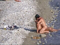 L'amour est une salope par nature et elle est prête à se faire baiser par porn vidéo gratuite n'importe qui