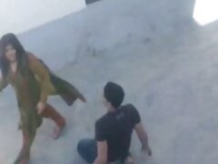 Trois femmes se video de femme nue gratuit font pénétrer par trois mecs sur le parquet