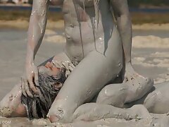 La brune Aubree Valentine chevauche cette bite video brune porno si sauvagement