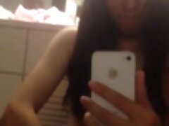 Latina avec un grand corps forcée de satisfaire les besoins video gratuite jeune lesbienne de son beau-père