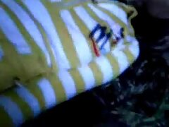 Une fille au corps maigre joue avec une grosse video porno sexy gratuit bite noire