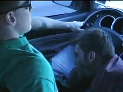 Une fille se fait défoncer en levrette vidéo decul sur le canapé sur les oreillers