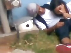 Une femme de patrons sexy se laisse candaulisme video gratuite séduire par ce grand homme dans sa maison