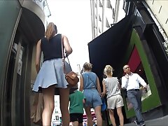 Une salope mince avec un video porno gay tukif corps sexy ouvre les lèvres de sa chatte