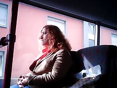 Une milf se fait pilonner la chatte humide sur la video gratuite femme fontaine table de billard avec des balles