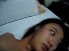 Deux salopes qui aiment lécher video amateurfrancais la bite font l'amour amateur sur le canapé