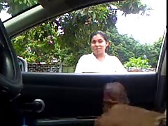 Une nympho chaude se fait défoncer la chatte sans video sexe et amateur préservatif en gros plan