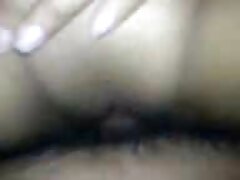 Une brune chaude avec de petits seins vidéo porno sur tukif ouvre ses lèvres de chatte sur le lit