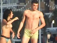 Les beautés aux gros seins partagent la joie de video hot tukif le baiser