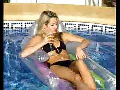 Splendide femme au foyer fait l'amour le matin avec son mari sexe amateur gratuit video