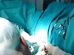 Une MILF luxueuse video black porno gratuit partage une expérience sexuelle avec son beau-fils timide