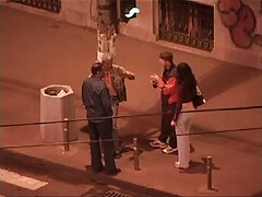 Une fille solo brune joue avec sa chatte humide et video gratuite de sexe sexy