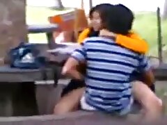 Une video porno sexe bimbo au gros cul avec un joli cul fait une pipe à un grand homme