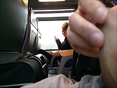 Une jeune chauve transpire pour satisfaire une nana sexy et sa méchante vidéo porno black gratuit belle-mère