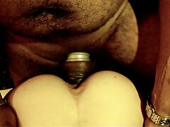 Pervert appelle un ami vidéos x tukif pour frapper sa femme ligotée en large fanny