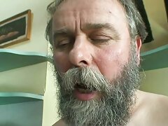 Une blonde avec des nattes impressionnantes et de gros seins baise deux hommes videos coquines amateurs