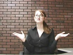 Une belle nana porno amateur streaming avec des heurtoirs incroyables se prend une grosse bite noire