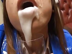 Une milf est avec sa fille adolescente, pornographie vidéo xx prenant une grosse bite dans sa bouche