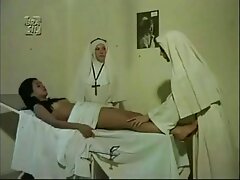 Une fille avec un petit video sexe gratuit amateur cul sexy se fait très bien baiser sur le canapé